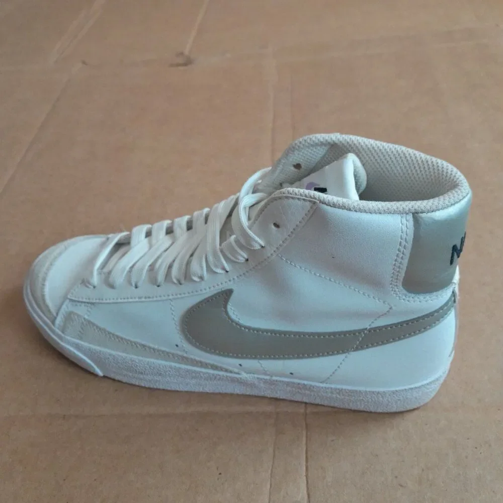 Nike Women’s Blazer Mid 77 White Basketball Lace up Shoes Sneakers Size 7